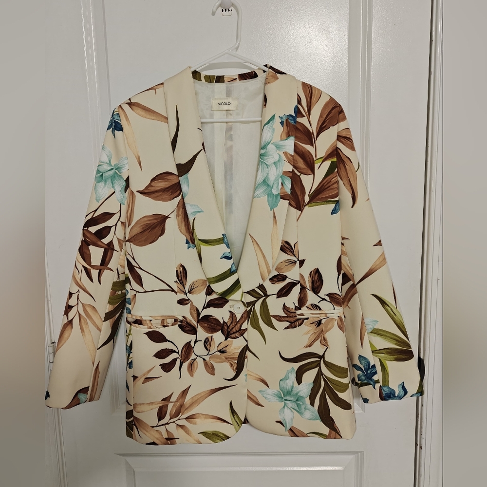 Vicolo Cream Blazer with Floral Design size S made in Iitaly - Picture 3 of 10